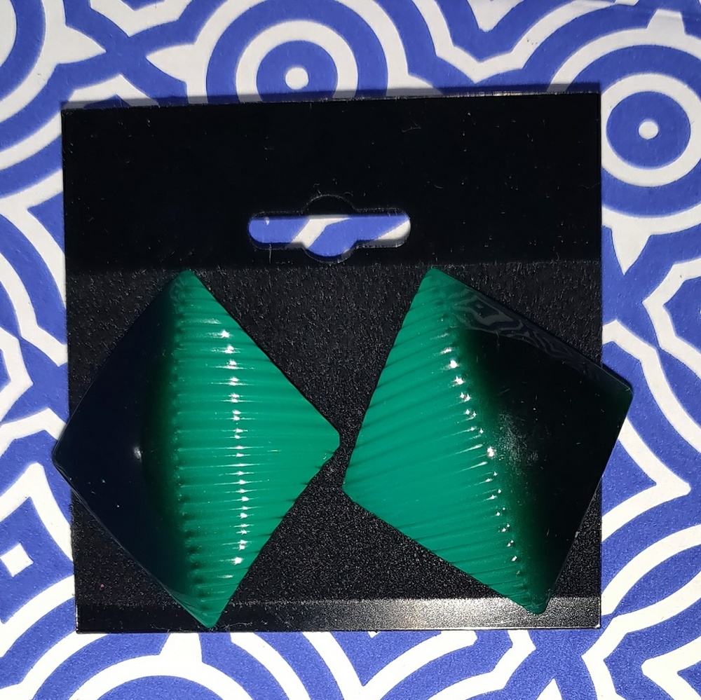 🔥DONATING SOON🔥80's Fashion Earrings!